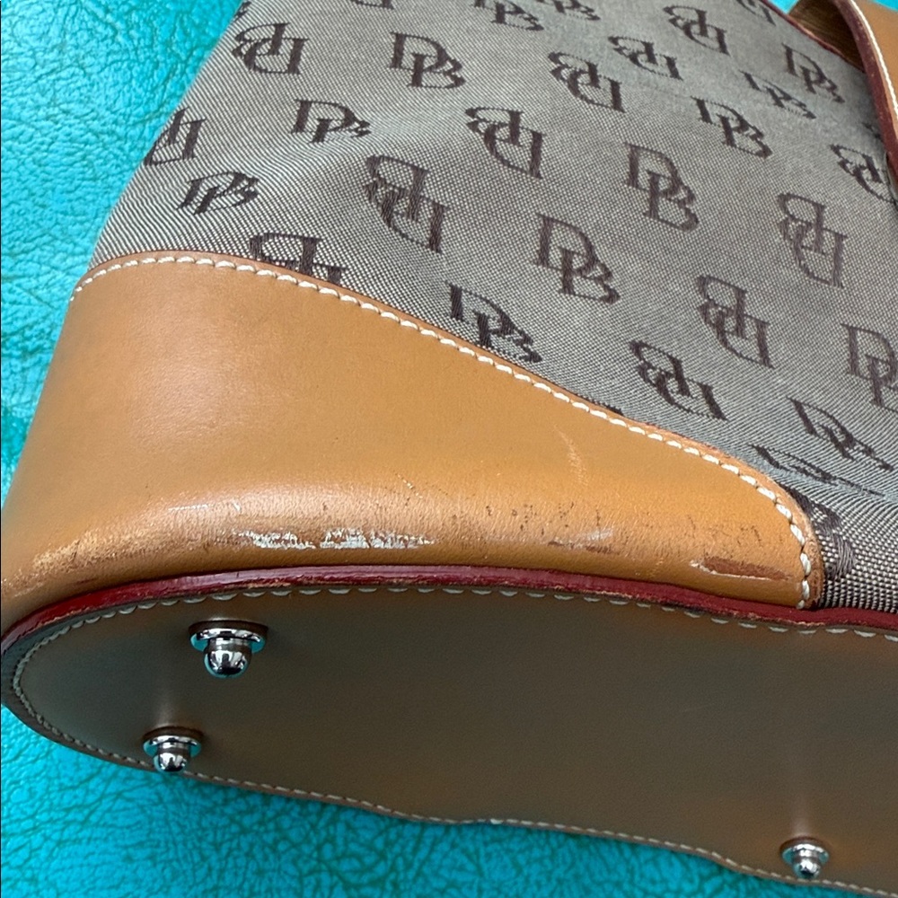 Vintage Dooney & Bourke Signature Crescent Canvas Logo Shoulder Bag Classic Y2K - Picture 13 of 16